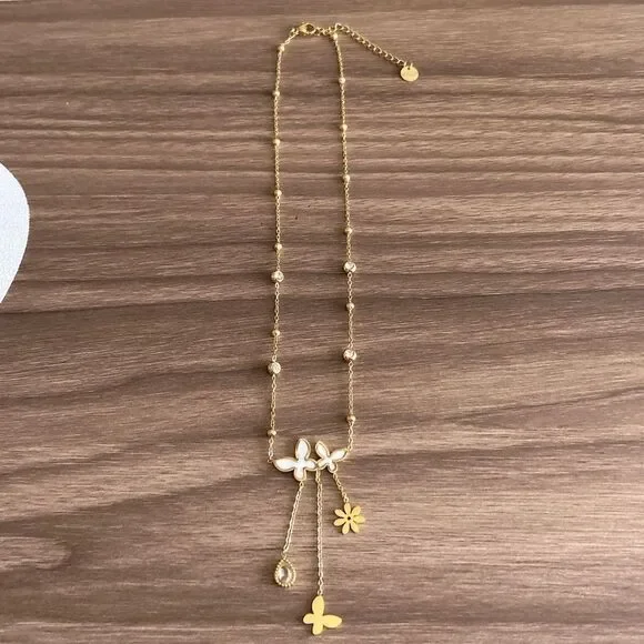 Gold Butterfly Necklace Q456 - Picture 3 of 6